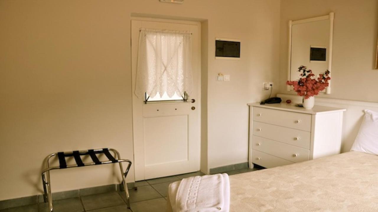 Отель Zefiros Traditional 3*